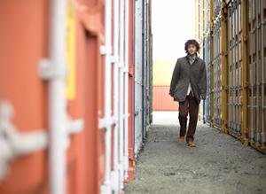 【2025年最新版】プルオーバーパーカーの選び方とコーデ術完全ガイド